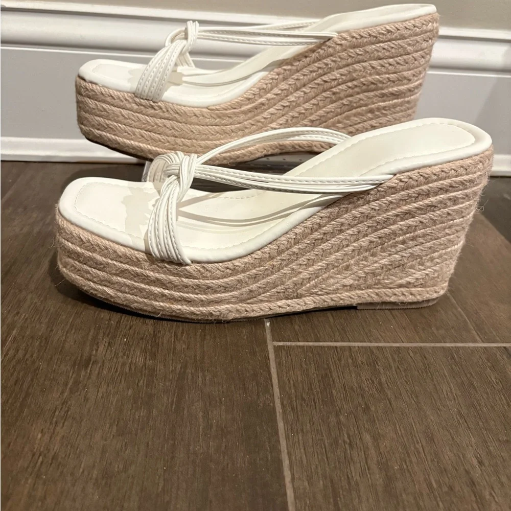 8.5‎ Chic White Platform Sandals